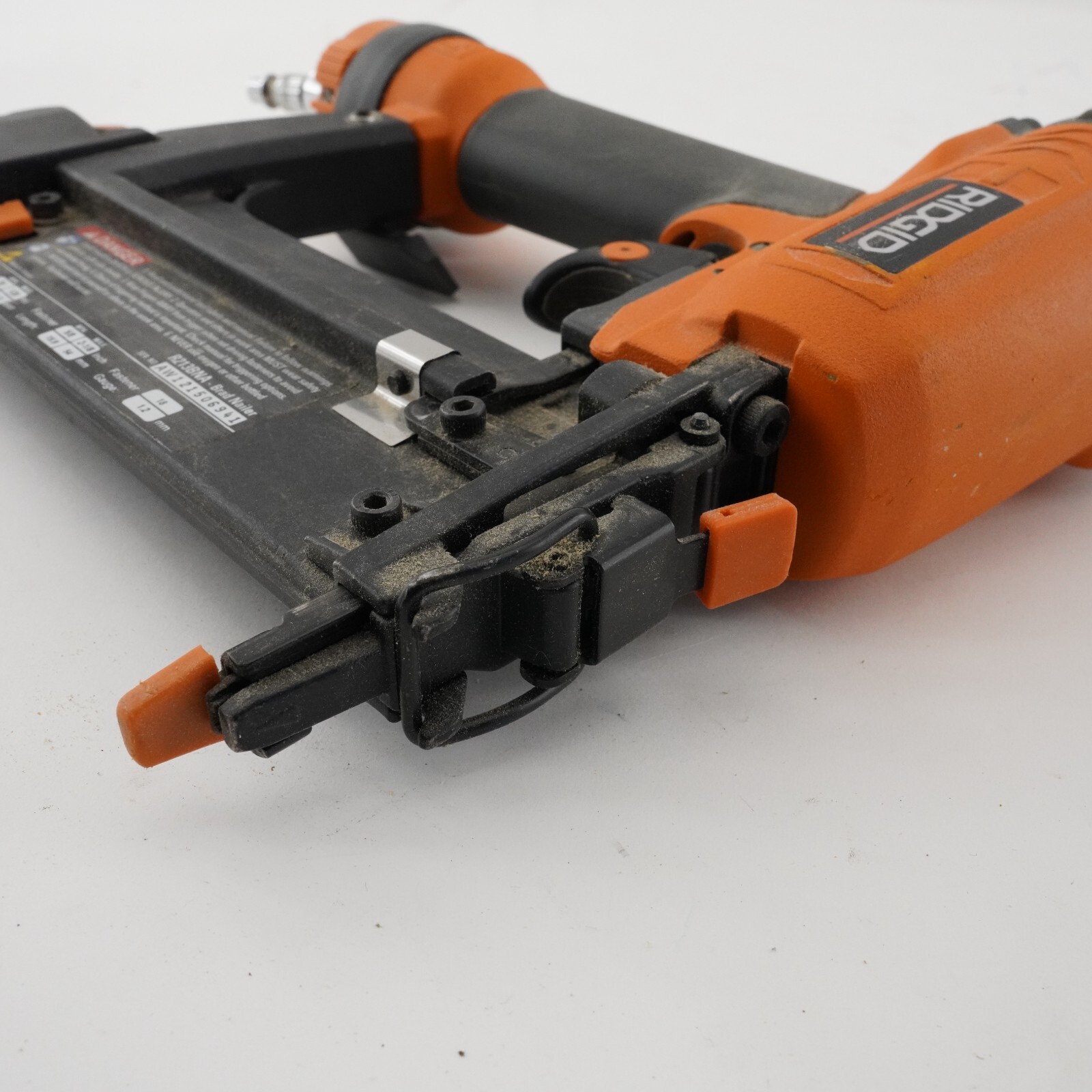 Rigid Brad Nailer R213BNA Nail 120 PSI 2 1/8 in 5/8 in Clip Roofing 41
