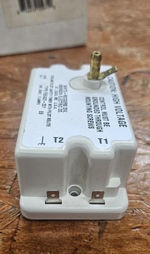 511330118/511-330-118 Weil Mclain Pilot Relight Control LP. 50A22-2. NOS - Picture 2 of 4