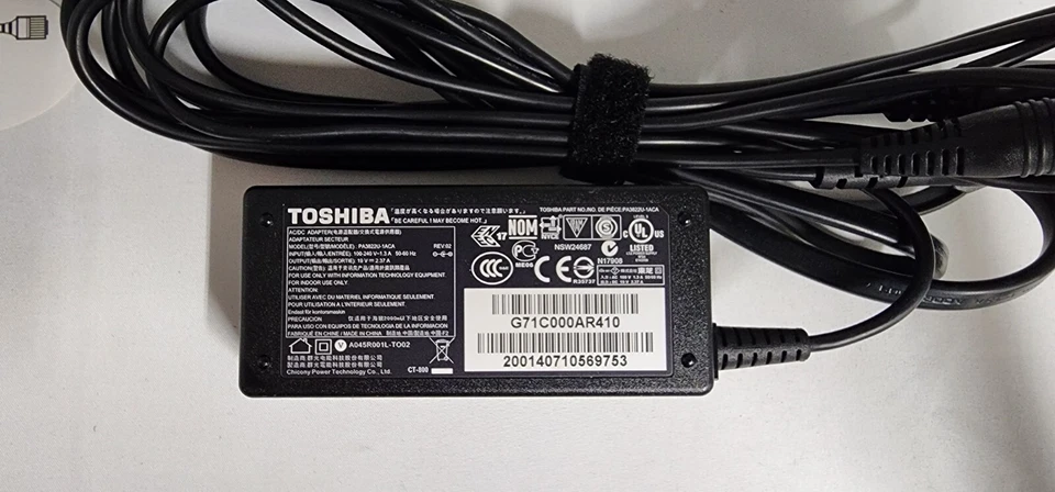 Toshiba Satellite C55-A5105 / Intel Celeron N2820 @ 2.13GHz / Read - AS-IS - Image 3 of 4