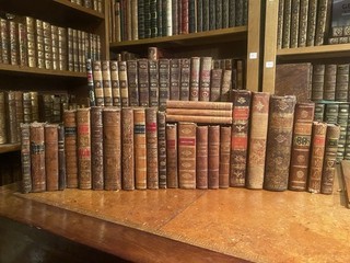 Lot livres anciens reliés 18 et 19ème. Montesquieu Virgile Molière Voltaire..