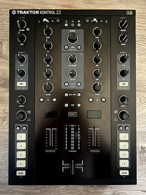 Native Instruments TRAKTOR KONTROL Z2 DJ Mixer 2-Channel