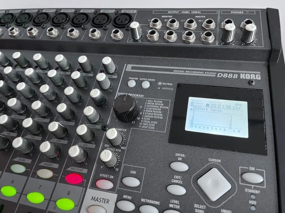 KORG D888 Digital Recording Studio Multi-Track Recorder 8-Track Mixer Pro Audio - Image 3 of 4