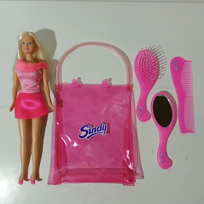 VTG 90's SINDY HASBRO EUROPEAN IN GREAT CONDITION & MIRROR, BRUSH - PINK