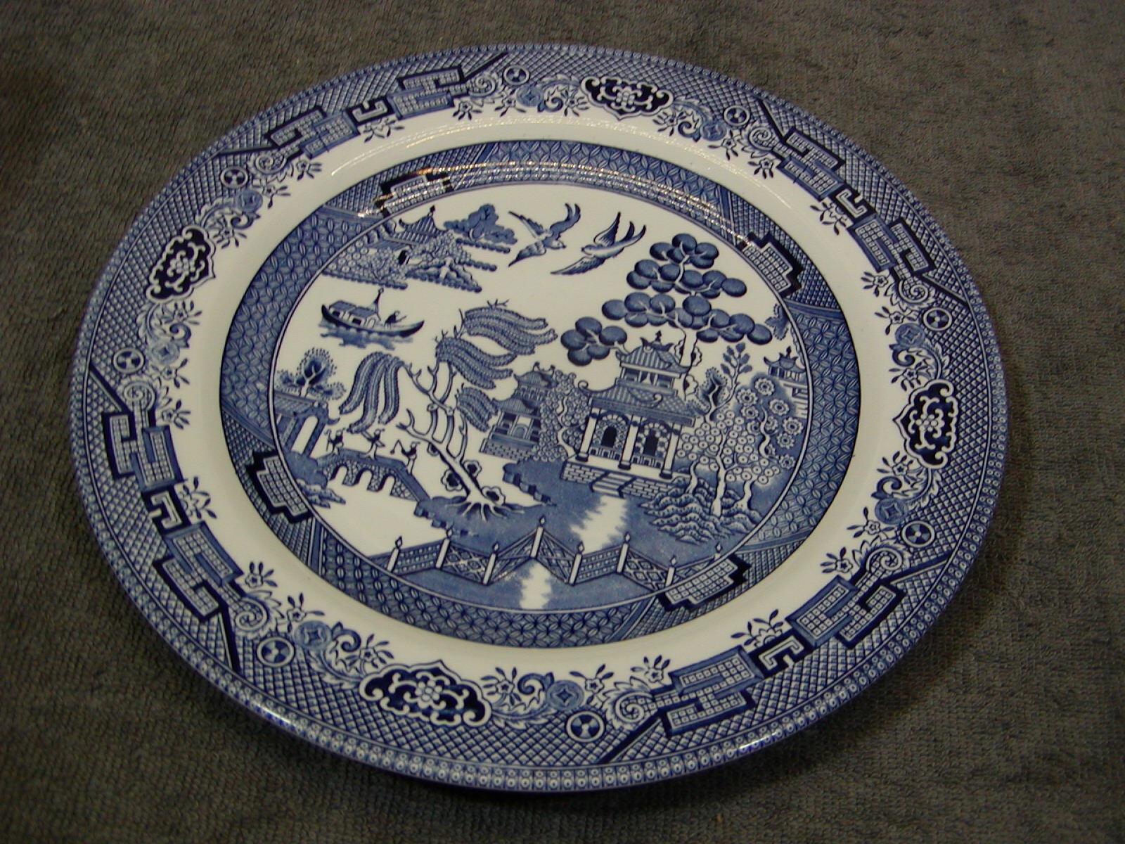 4 CHURCHILL BLUE WILLOW 10-3/8" DINNER PLATES ENGLAND