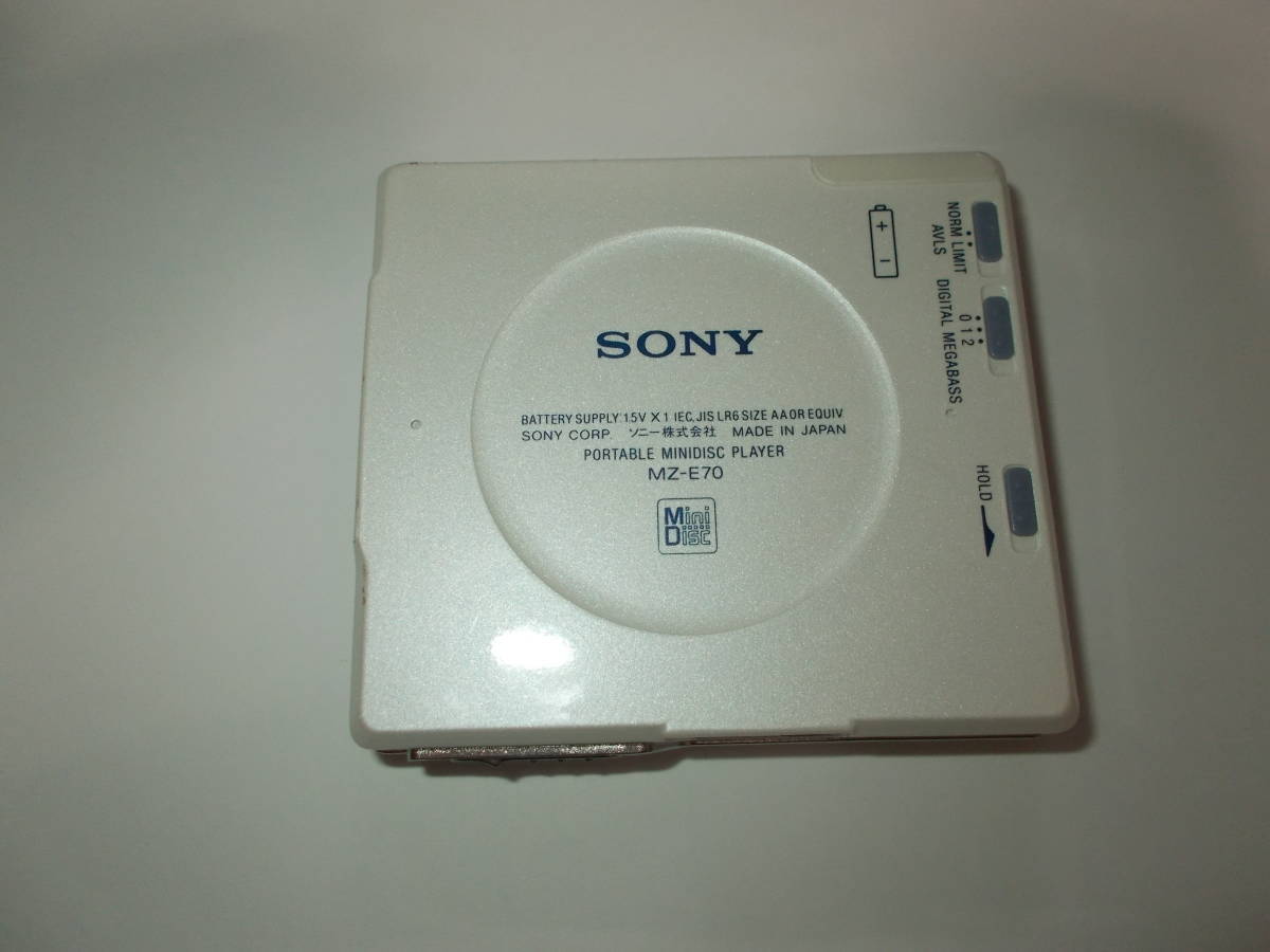 SONY MDウォークマン MZ-E70 Sony MD Walkman MZ-E70 Minidisc Player White with dry cell