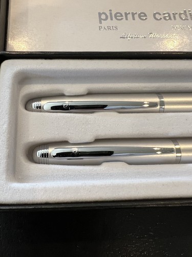 Pierre Cardin 2 Piece Pen Set New York & Paris Silver - Picture 2 of 3
