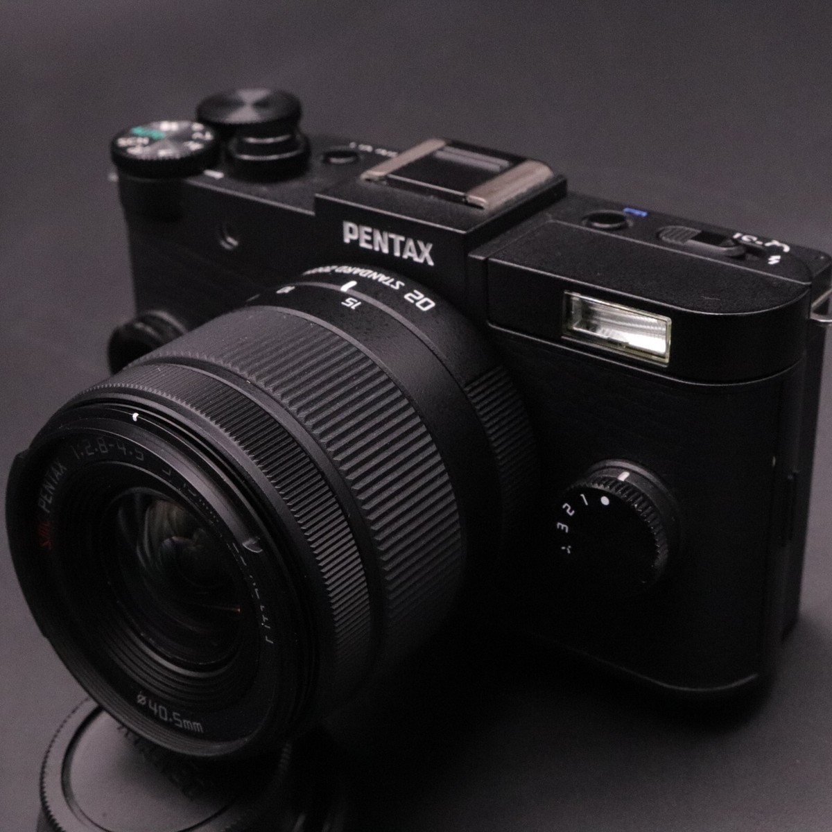 Pentax Q-S1 Black + 02 Standard Zoom Lens Near Mint Condition