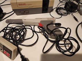 Nintendo NES Power Set Console N6166522 WITH GAMES