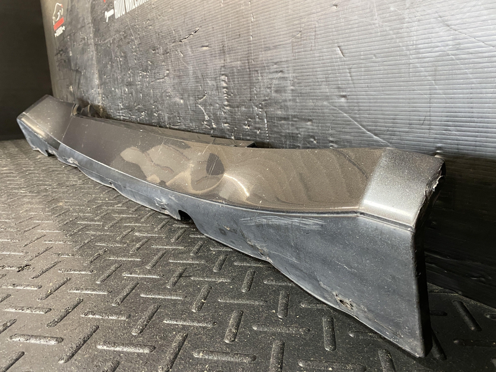 08-10 MASERATI GRANTURISMO PASSENGER RH ROCKER TRIM MOULDING GRAY ID 080093500