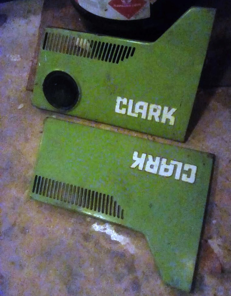 39.590 HOOD, LH SIDE (DOOR HATCH PANEL) FITS CLARK GCS GPS FORKLIFT GOOD USED