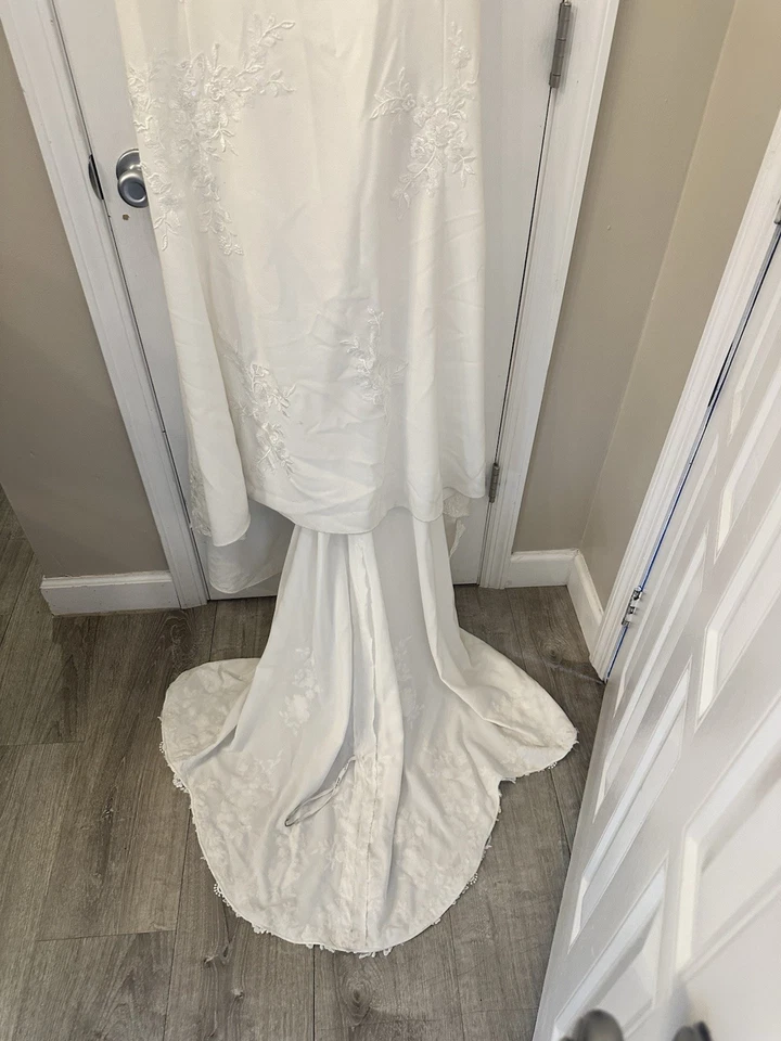 Stella York Essence of Australia Wedding Dress Size 14 Style 6916 Unaltered - Image 2 of 4