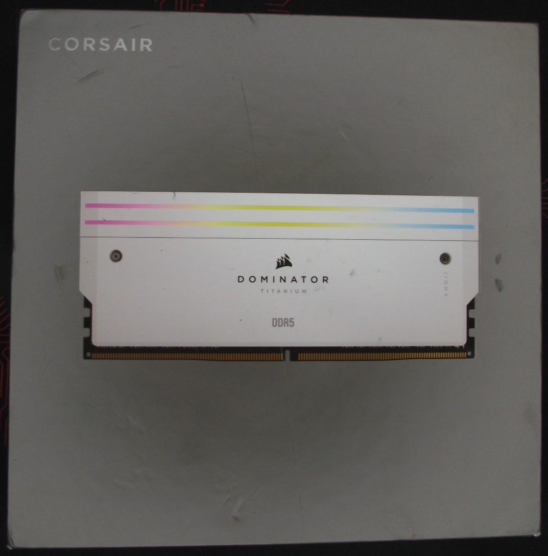 CORSAIR DOMINATOR TITANIUM RGB 48GB (2x24GB) DDR5 7200MT/s - WHITE