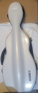 Christina 4/4 Full size violin case, Carbon Fiber, w/ music sheet bag attached 