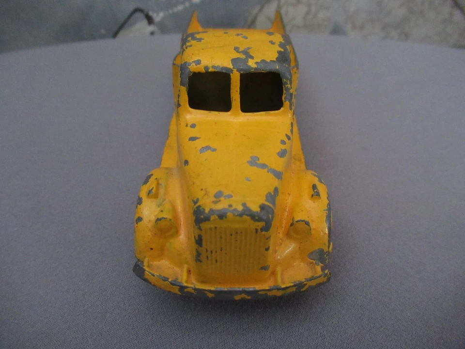 复古 罕见 TOOTSIE TOY 1940 年代 MACK INTERNATIONAL PICKUP TRUCK 黄色压钢 — 第 2/4 张图片