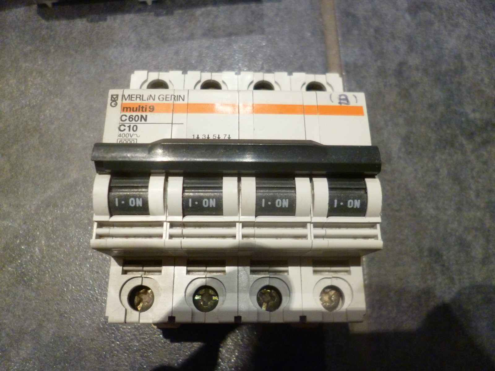 Disjoncteur Tétrapolaire Merlin Gerin C60N 10kA 20A – Modèle 24229, D'occasion Mais En Bon état