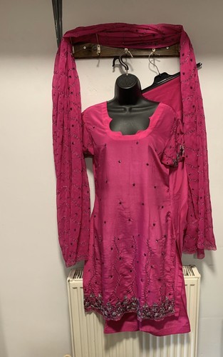 Stunning bright pink Asian 3 Pieces suit size S Tunic trousers and scarf shawl - Picture 10 of 10