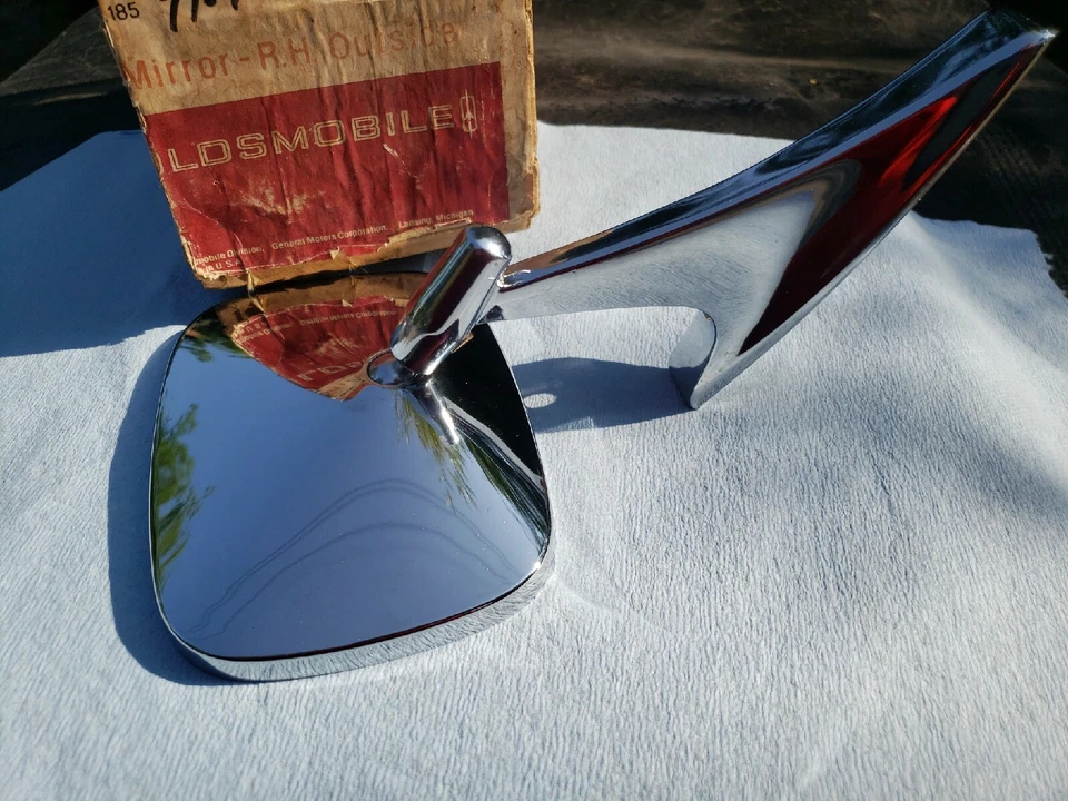 GM NOS 1971 1972 Oldsmobile 88 Exc. S.W. (Standard Mirror) Brand New Genuine GM Foto 4 de 4