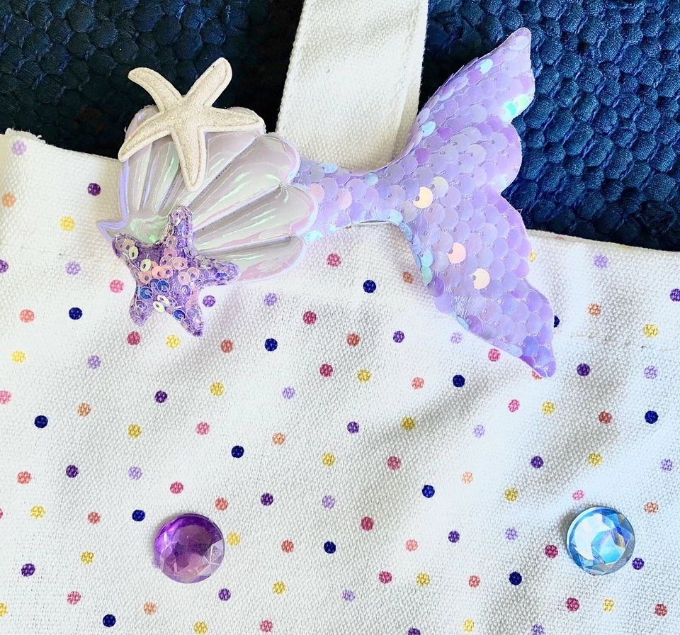 Nuevo bolso de playa de lona a lunares y estrás con acento de cola de sirena Foto 3 de 4