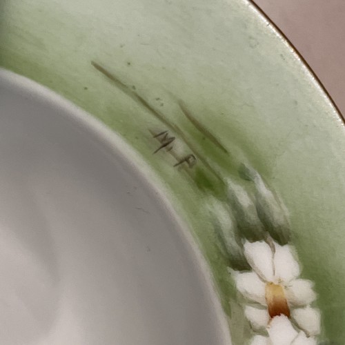 Set/4 R/S Germany HP 5.25” pedestal Ice Cream/Nut Bowls,signed,white flowers - Picture 6 of 7