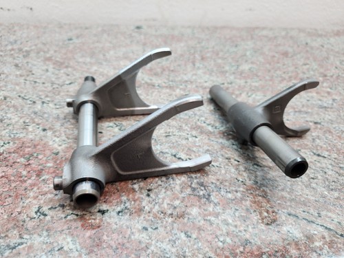 2015-2025 Yamaha YZF-R1 Shift Forks Guide Bars OEM 2CR-18511-00 14B-18531-00 - Picture 2 of 3