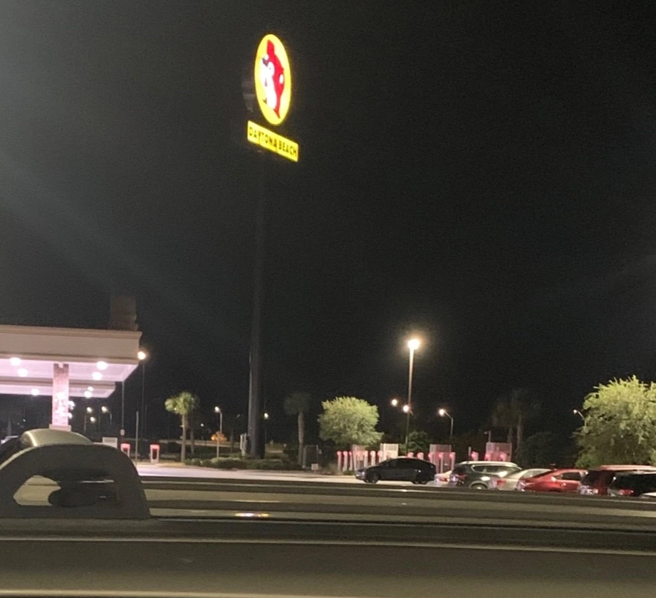 Bucees 燃气泵饮料分配器全新带盒 - Buc-ee's 可容纳 34 盎司 — 第 2/4 张图片