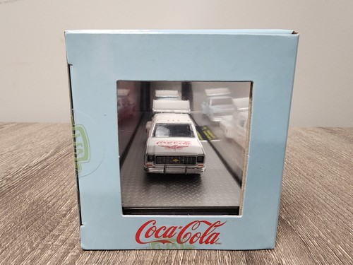 M2 Machines 1973 Chevrolet Cheyenne Super 30 Hauler Set Coca Cola - Picture 6 of 8
