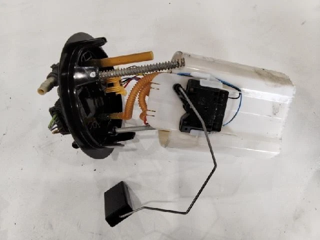 Peugeot 2008 e-HDi Feline L bomba de combustible 9804068280 Foto 2 de 4