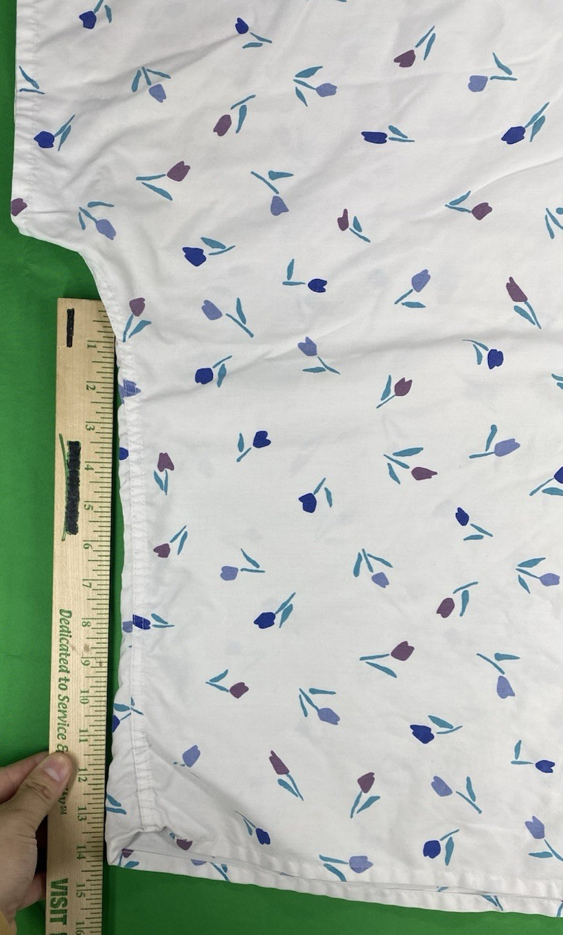 Large White Flower Patterned Scrub Top - image 6