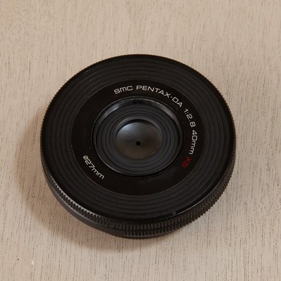 Pentax SMC DA 40mm f/2.8 XS Pancake Lens K Mount APS-C w/ Front Rear Caps
