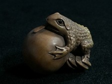 T0267 Vintage Netsuke Frog Wooden Carved Statue Animal Japan Folk Art Gift