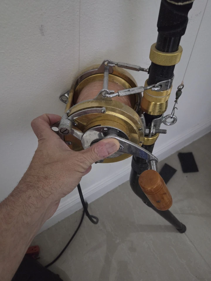 Penn International 80 con varilla doblada. Big Fish Rig! Foto 2 de 4