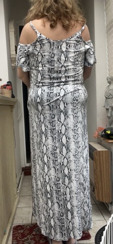 SNAKE PRINT STRETCHY MAXI DRESS OPEN SHOULDER WITH POCKETS. PLUS 2X (24/26/28). - Picture 3 of 24