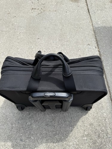 Briggs and Riley 18"X14" Expandable Executive Rolling Brief Carry On KR404X-4 - Picture 4 of 9