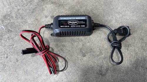 BikeMaster Battery Charger Maintainer MOTORCYCLE HARLEY INDIAN VICTORY No Clamps