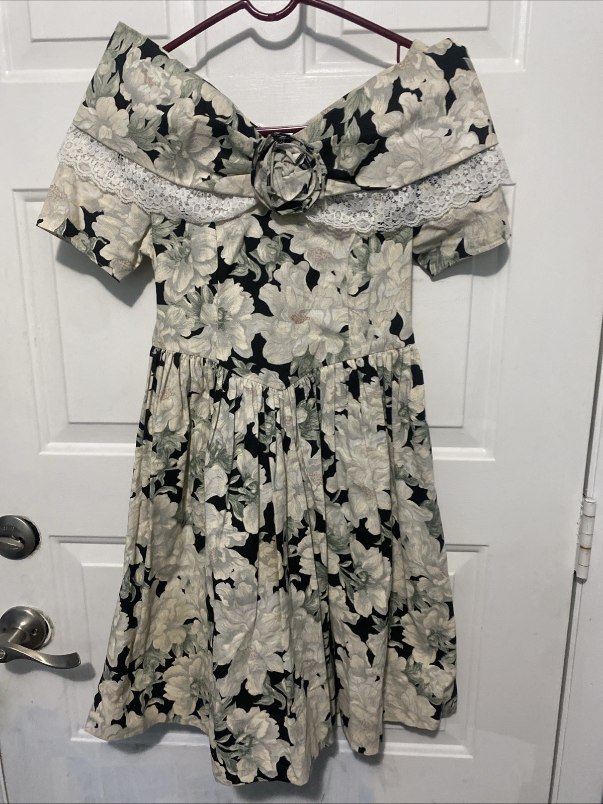 Picture 1 of 4
