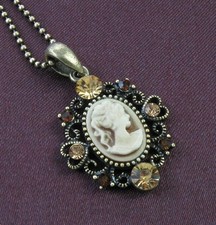 Brown Heart Design CAMEO Necklace Chain Pendant Antique Gold Tone Vintage Style