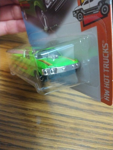 (2) Hot Wheels CUSTOM '72 CHEVY LUV HW HOT TRUCKS 9/10 green 5 Spoke Wheels  - Picture 5 of 15