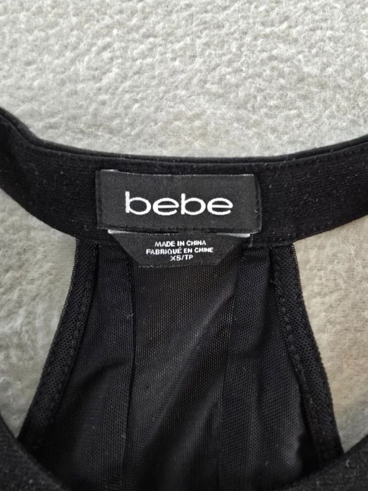 Camiseta sin mangas Bebe para mujer XS negra lentejuelas elástica geométrica corta halter sin mangas Foto 2 de 4
