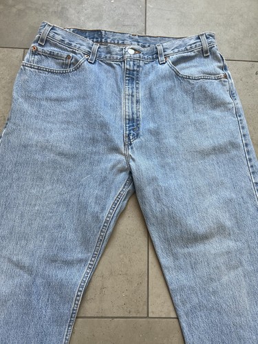 Jeans vintage anni 90 Levis 505 taglio dritto lavaggio pietra chiaro made in USA blu 38x30 - Foto 16 di 21