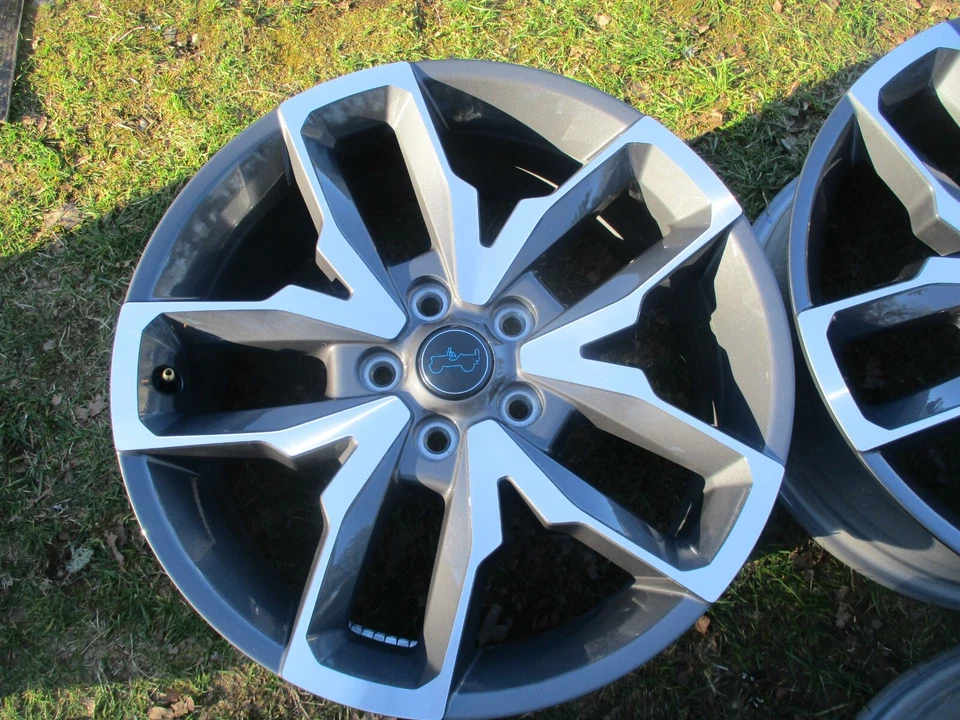 1 20'' Jeep Wrangler Gladiator Charcoal Factory OEM Wheel Rim 2020-2024 95736 - Image 2 of 4