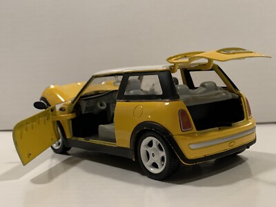 1/18 Smart Toys 2001 Mini Cooper Yellow With White Top. Look At