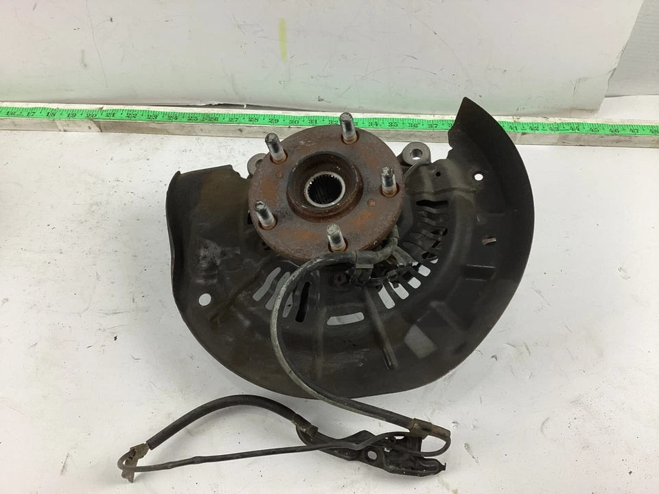 Toyota Sienna 2011-2018 eje delantero izquierdo lado del conductor nudillo y buje OEM Foto 2 de 4