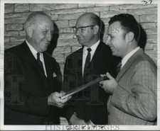 1968 Press Photo Tulane University Graduate School of Business - Award Ceremony