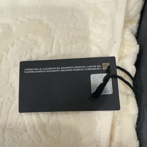 JUEGO DE TOALLAS ROBERTO CAVALLI ARALDICO 2 piezas marfil esculpido invitado/mano nuevo en caja hermoso - Imagen 7 de 11