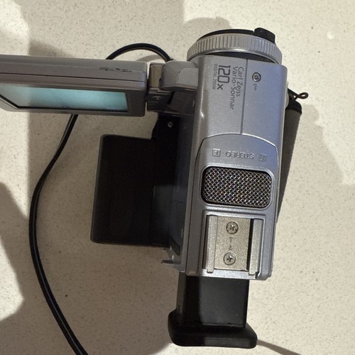 Sony DCR-PC9E Camcorder with Battery and charger - Mini DV - Picture 7 of 12