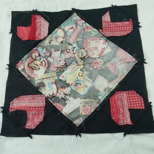 Homemade Quilt Block 17" x 17" Valentines Heart Retro Novelty Print Fabric - Picture 9 of 9