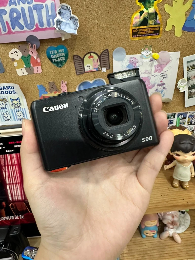 Canon PowerShot S90 美品 Canon PowerShot S90 10MP Digital Camera 3.8X Wide Angle Optical