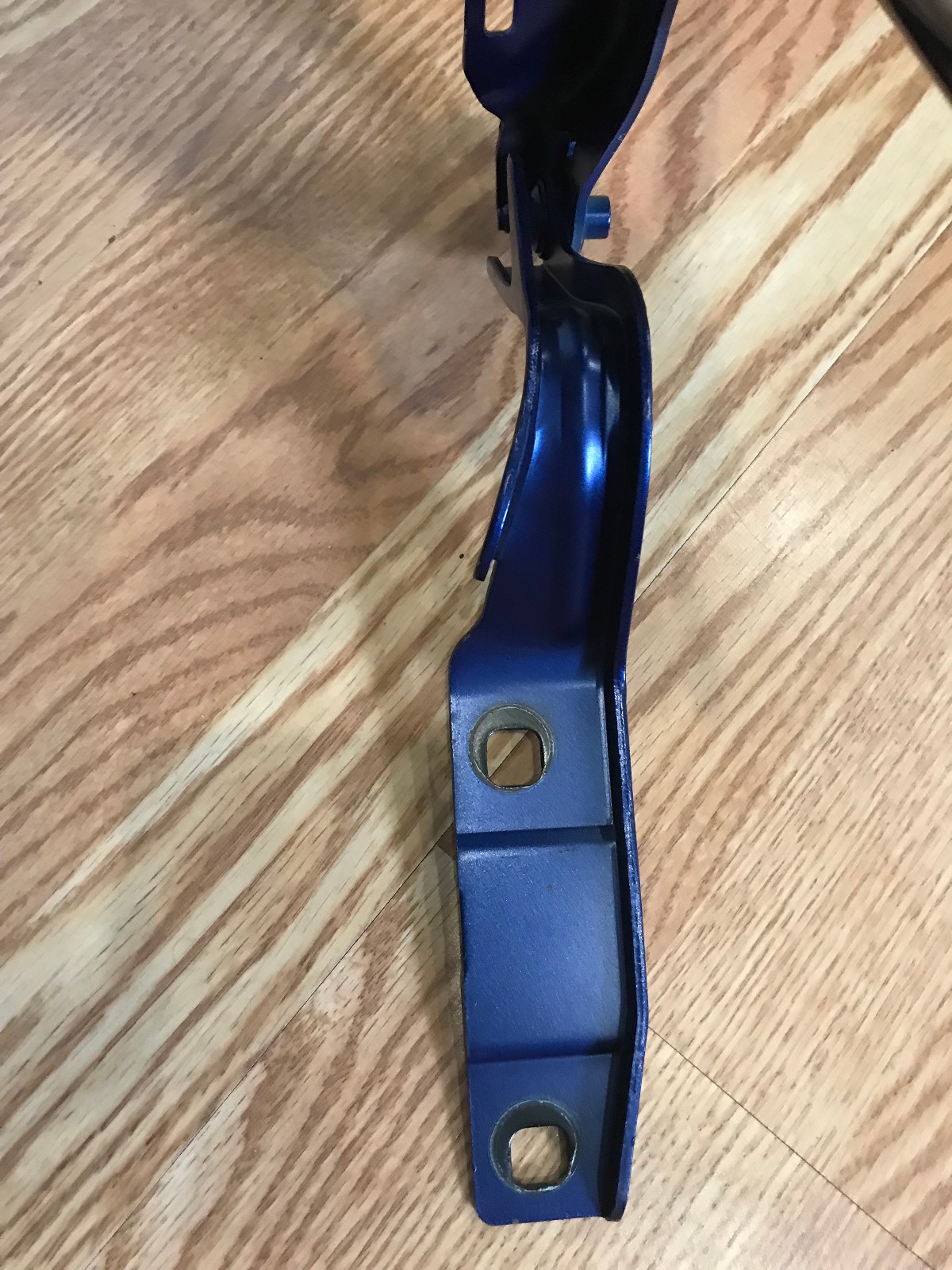 ✝️MASERATI GHIBLI QUATTROPORTE LEVANTE HOOD HINGE SUPPORT BRACKET 670001872 OEM