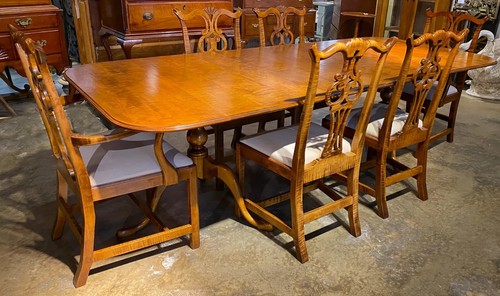 D.R. Dimes Tiger Maple Chippendale Style Dining Table w/ 2 Leaves & 6 Chairs - Picture 2 of 24