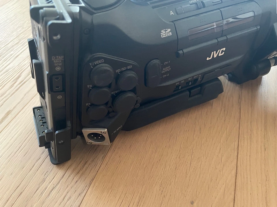 Profi Camcorder JVC GY-HM 700 mit Zubehör - Bild 3 von 4